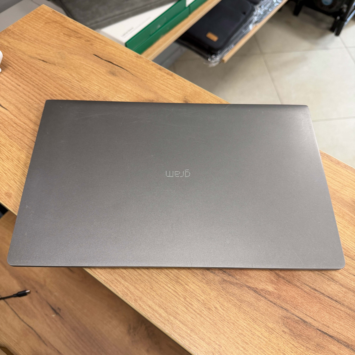 Ультрабук LG gram 15Z980/ 15.6" FullHD, IPS сенсорний/ Intel Core i7 8550U (4 ядра/ 8 потоків)/ Intel UHD 620/ 16 GB/ 256 GB SSD (Б/В)