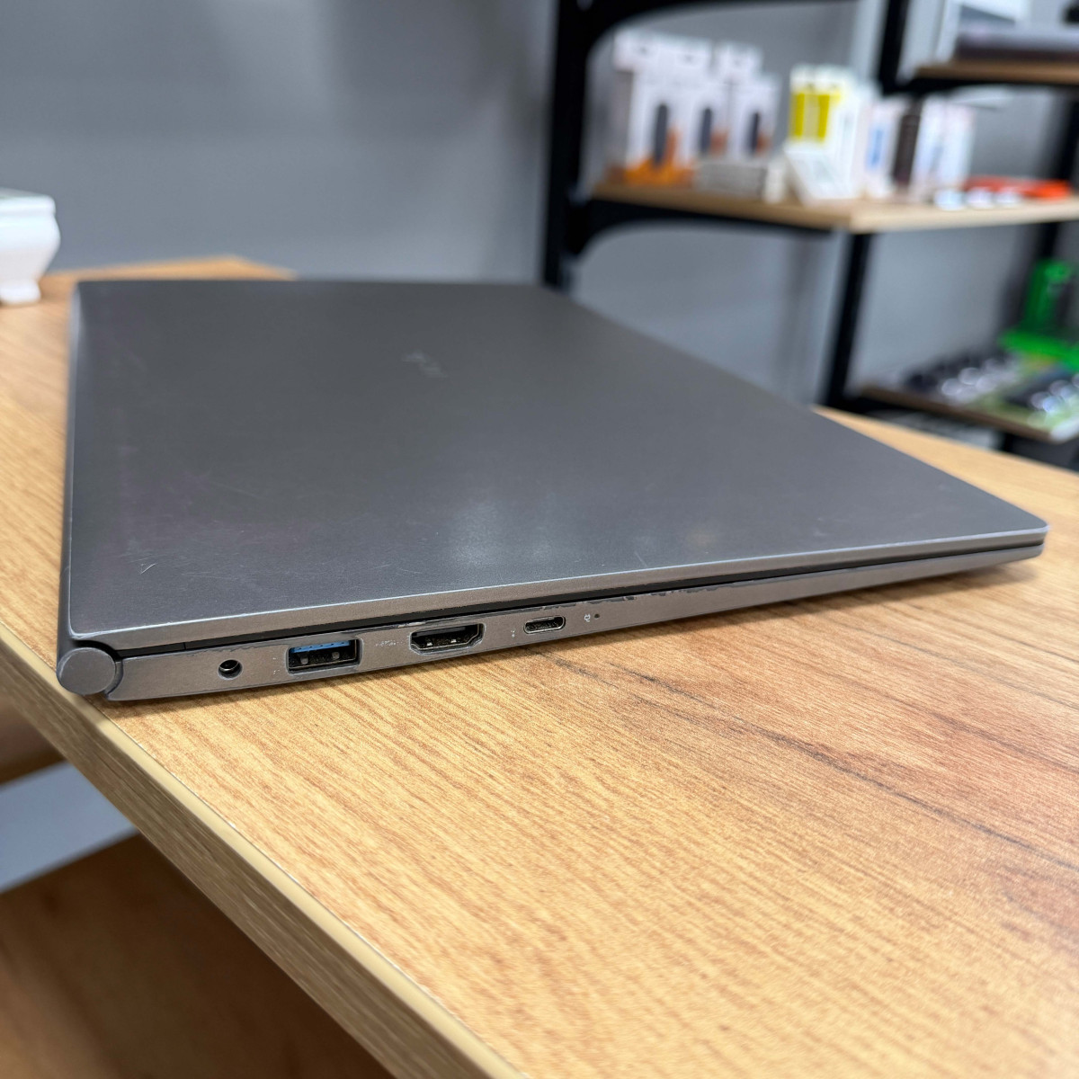 Ультрабук LG gram 15Z980/ 15.6" FullHD, IPS сенсорний/ Intel Core i7 8550U (4 ядра/ 8 потоків)/ Intel UHD 620/ 16 GB/ 256 GB SSD (Б/В)