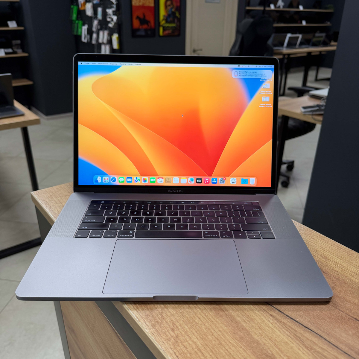 Ноутбук Apple MacBook Pro 15" (A1707, 2017) Touch Bar/ 15.4” (2880×1800) Retina, IPS/ Intel Core i7 7700HQ (2.80 - 3.8 ГГц)/ AMD Radeon Pro 560 (на 4 GB)/ 16 GB/ 512  GB SSD (Б\В)