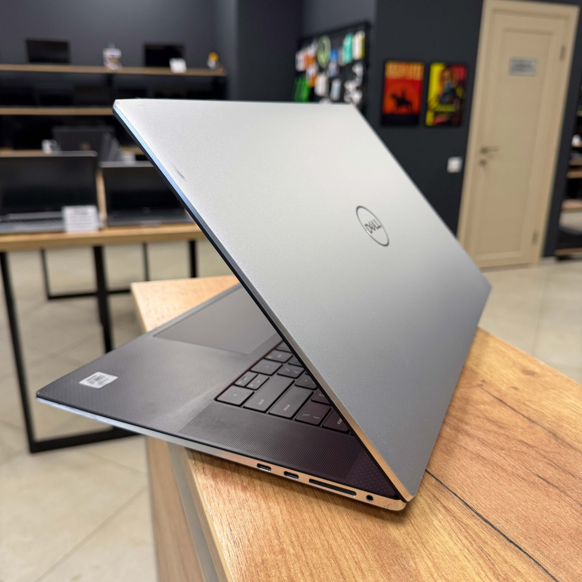 Ігровий ноутбук Dell XPS 17 9700/ 17.0" FullHD, IPS 16:10/ Intel Core i7 10875H (8 ядер/ 16 потоків)/ NVIDIA GeForce RTX 2060 (на 6 GB) with Max-Q/ 16 GB/ 512 GB NVME (Б\В)