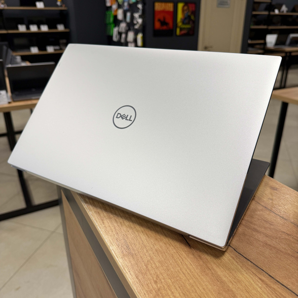 Ігровий ноутбук Dell XPS 17 9700/ 17.0" FullHD, IPS 16:10/ Intel Core i7 10875H (8 ядер/ 16 потоків)/ NVIDIA GeForce RTX 2060 (на 6 GB) with Max-Q/ 16 GB/ 512 GB NVME (Б\В)