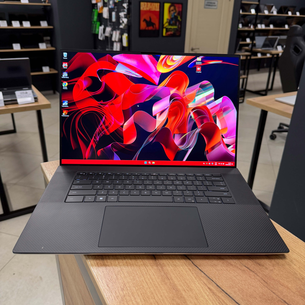 УЦІНКА! Ігровий ноутбук Dell XPS 17 9720/ 17.0" FullHD, IPS 16:10/ Intel Core i7 12700H (14 ядер/ 20 потоків)/ NVIDIA GeForce RTX 3050 (на 4 GB)/ 16 GB DDR5/ 512 GB NVME (Б/В)