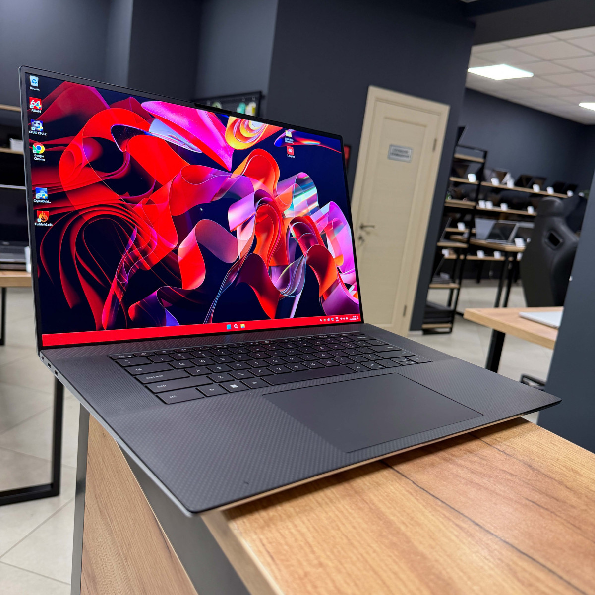 УЦІНКА! Ігровий ноутбук Dell XPS 17 9720/ 17.0" FullHD, IPS 16:10/ Intel Core i7 12700H (14 ядер/ 20 потоків)/ NVIDIA GeForce RTX 3050 (на 4 GB)/ 16 GB DDR5/ 512 GB NVME (Б/В)