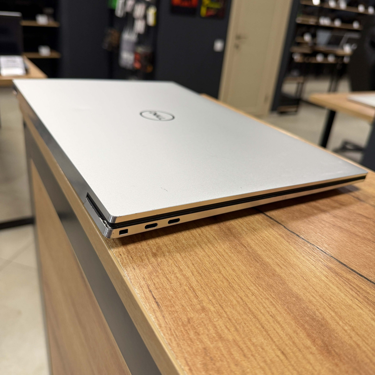 УЦІНКА! Ігровий ноутбук Dell XPS 17 9720/ 17.0" FullHD, IPS 16:10/ Intel Core i7 12700H (14 ядер/ 20 потоків)/ NVIDIA GeForce RTX 3050 (на 4 GB)/ 16 GB DDR5/ 512 GB NVME (Б/В)