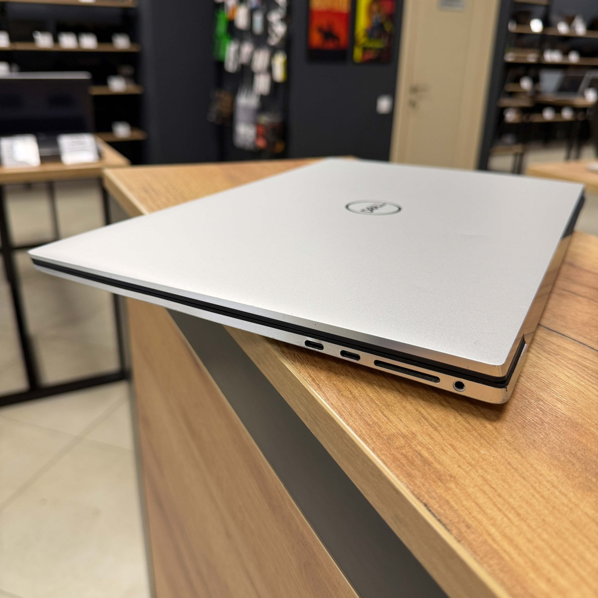 УЦІНКА! Ігровий ноутбук Dell XPS 17 9720/ 17.0" FullHD, IPS 16:10/ Intel Core i7 12700H (14 ядер/ 20 потоків)/ NVIDIA GeForce RTX 3050 (на 4 GB)/ 16 GB DDR5/ 512 GB NVME (Б/В)
