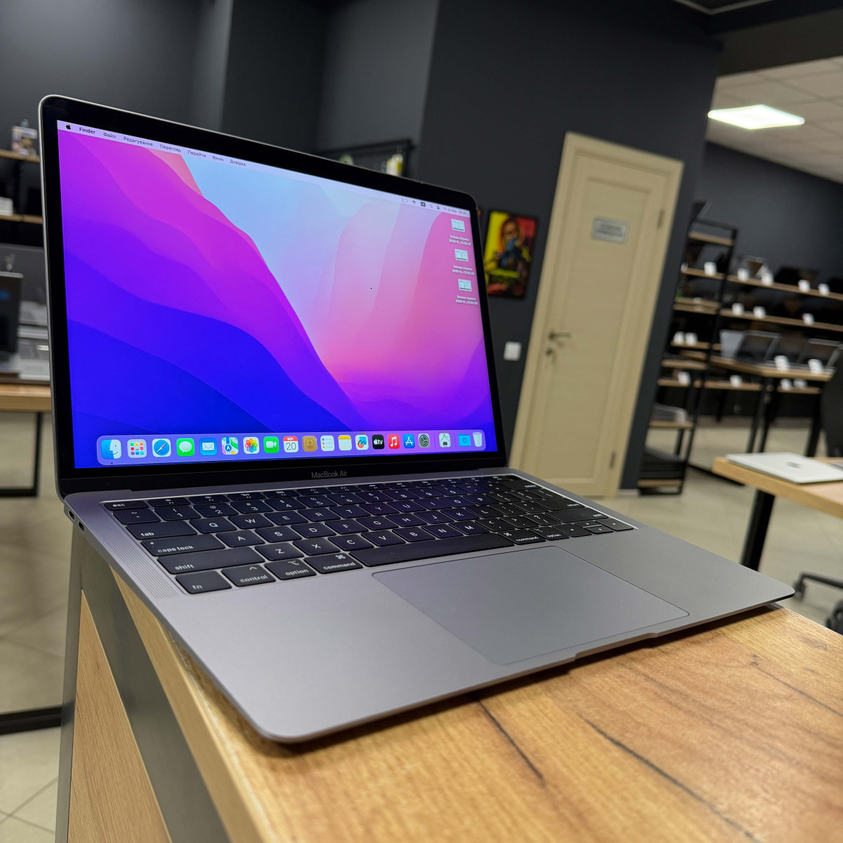Ноутбук Apple A1932 MacBook Air (2018)/ 13.3" (2560x1600) Retina, IPS/ Intel Core i5 (1.60 - 3.6 ГГц)/ Intel UHD 617/  8 GB/ 128 GB SSD/ NO Microphone (Б\В)
