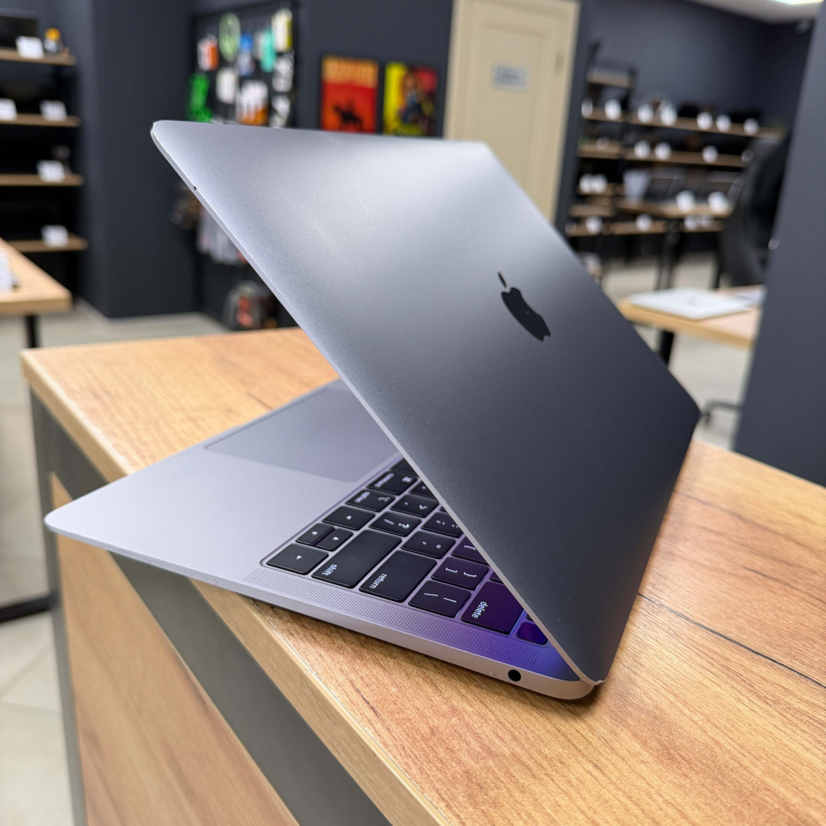 Ноутбук Apple A1932 MacBook Air (2018)/ 13.3" (2560x1600) Retina, IPS/ Intel Core i5 (1.60 - 3.6 ГГц)/ Intel UHD 617/  8 GB/ 128 GB SSD/ NO Microphone (Б\В)