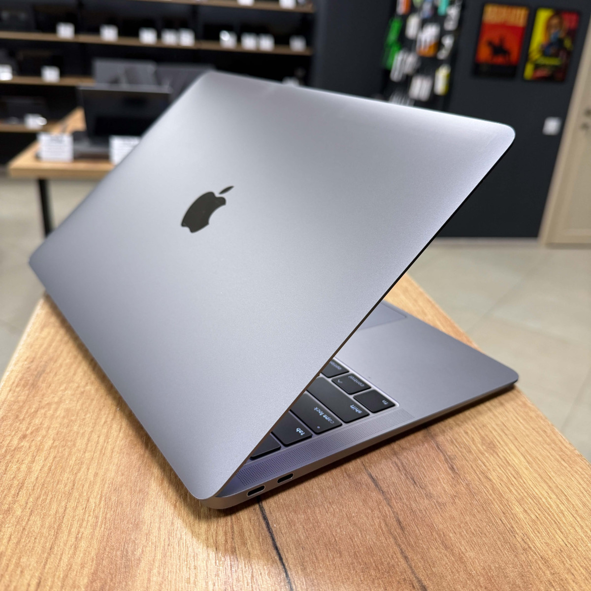 Ноутбук Apple A1932 MacBook Air (2018)/ 13.3" (2560x1600) Retina, IPS/ Intel Core i5 (1.60 - 3.6 ГГц)/ Intel UHD 617/  8 GB/ 128 GB SSD/ NO Microphone (Б\В)