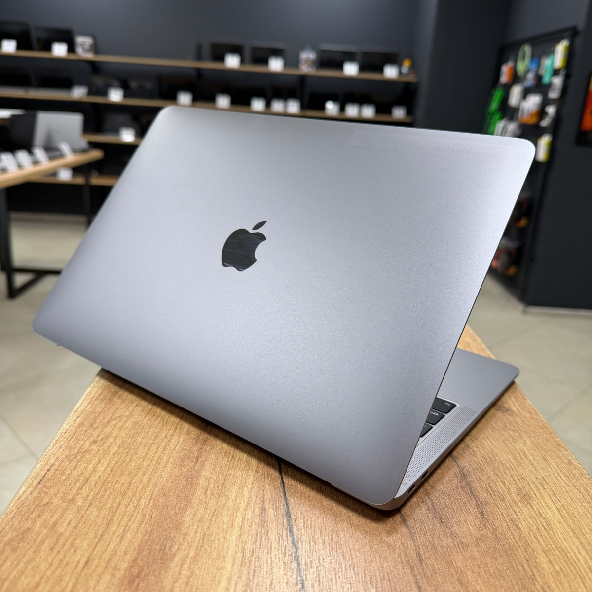 Ноутбук Apple A1932 MacBook Air (2018)/ 13.3" (2560x1600) Retina, IPS/ Intel Core i5 (1.60 - 3.6 ГГц)/ Intel UHD 617/  8 GB/ 128 GB SSD/ NO Microphone (Б\В)