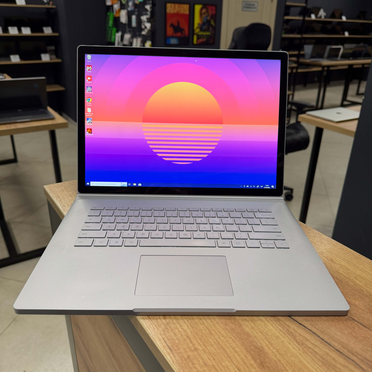 Ігровий ноутбук-трансформер Microsoft Surface 3 1899/ 15" 3K (3240x2160), IPS сенсорний/ Intel Core i7 1065G7 (1.30 - 3.9 ГГц)/ NVIDIA GeForce GTX 1660 Ti (на 6 GB) Max-Q/ 16 GB/ 256 GB NVME (Б/В)