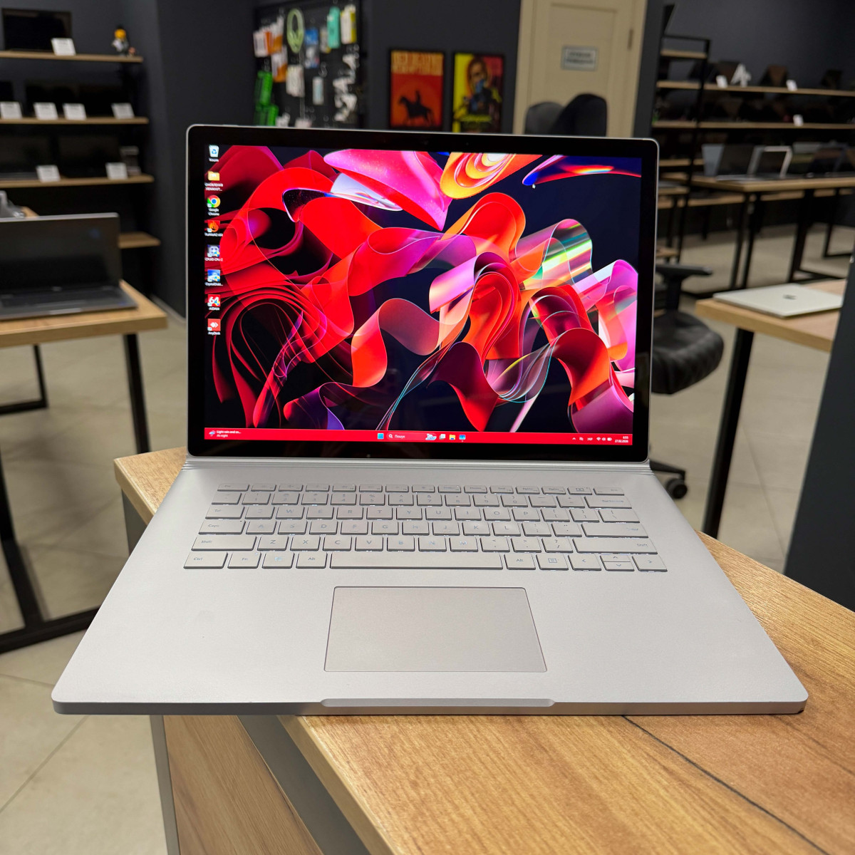 Ігровий ноутбук-трансформер Microsoft Surface 3 1899/ 15" 3K (3240x2160), IPS сенсорний/ Intel Core i7 1065G7 (1.30 - 3.9 ГГц)/ NVIDIA GeForce GTX 1660 Ti (на 6 GB) Max-Q/ 16 GB/ 256 GB NVME (Б/В)