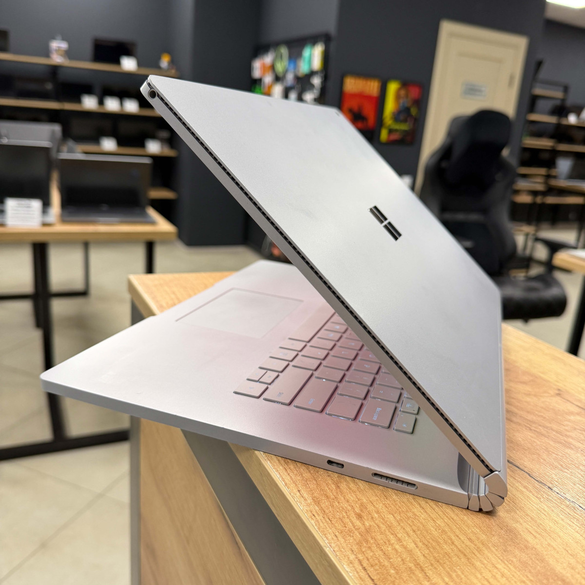 Ігровий ноутбук-трансформер Microsoft Surface 3 1899/ 15" 3K (3240x2160), IPS сенсорний/ Intel Core i7 1065G7 (1.30 - 3.9 ГГц)/ NVIDIA GeForce GTX 1660 Ti (на 6 GB) Max-Q/ 16 GB/ 256 GB NVME (Б/В)