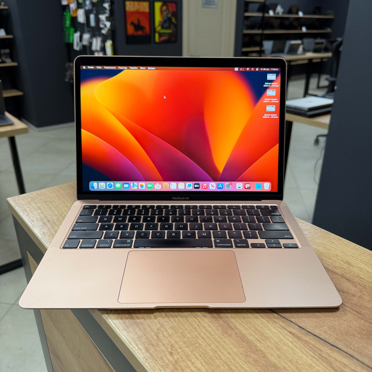 Ноутбук Apple A2179 MacBook Air (2020)/ 13.3" (2560x1600) Retina, IPS/ Intel Core i5 1030NG7 (4 ядра/ 8 поткоків)/ Intel Iris Plus/ 16 GB/ 256 GB SSD (Б\В)