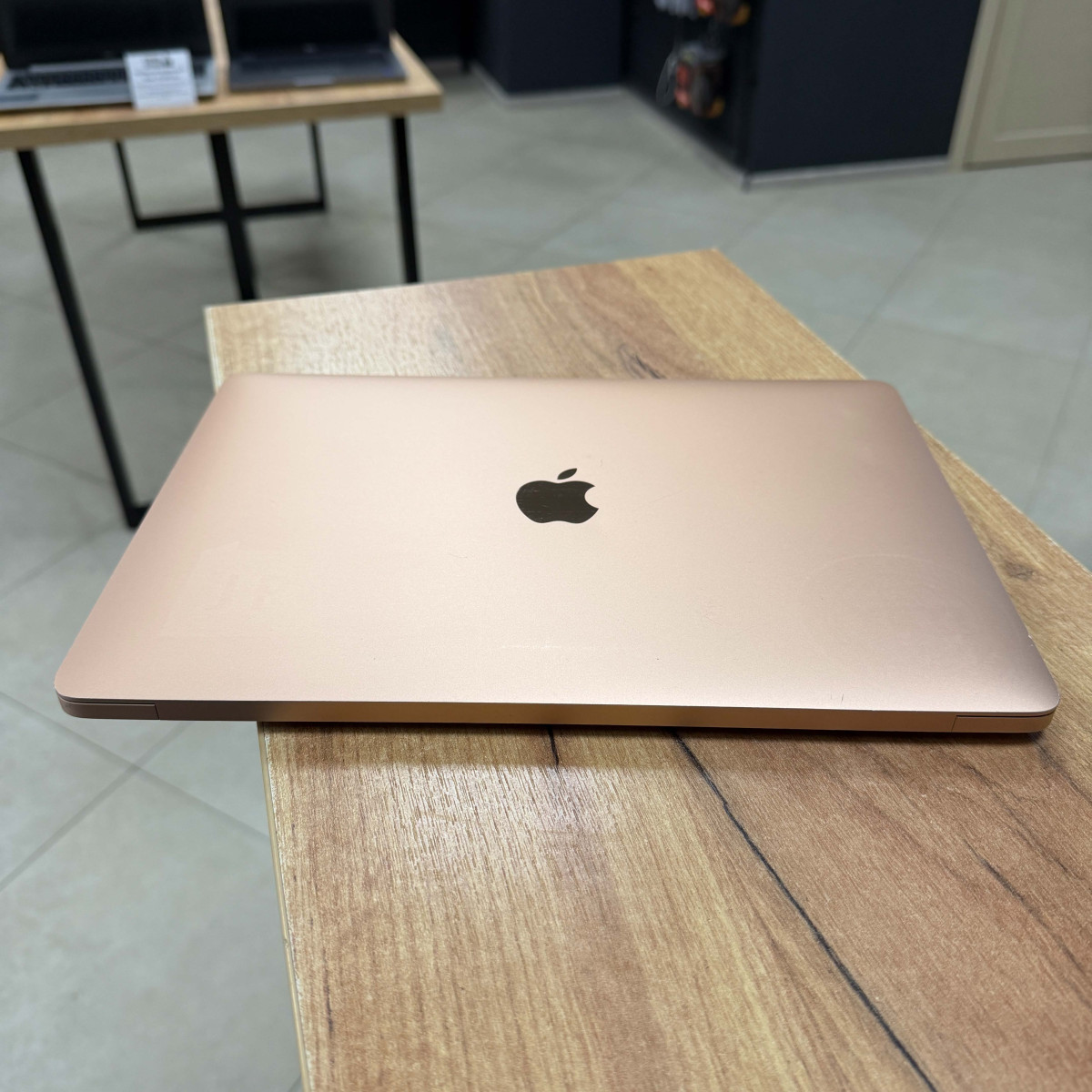 Ноутбук Apple A2179 MacBook Air (2020)/ 13.3" (2560x1600) Retina, IPS/ Intel Core i5 1030NG7 (4 ядра/ 8 поткоків)/ Intel Iris Plus/ 16 GB/ 256 GB SSD (Б\В)