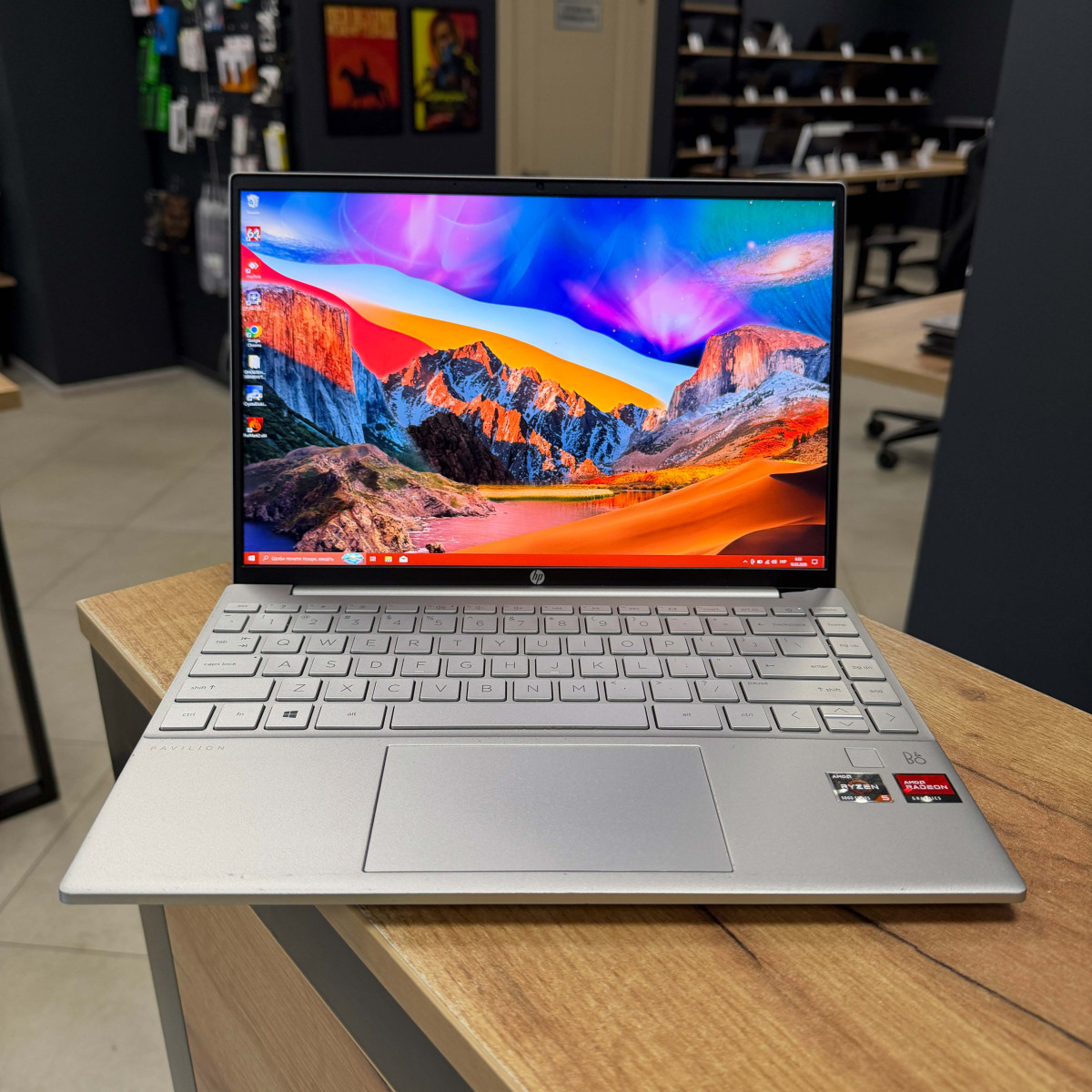 УЦІНКА! Ультрабук HP Pavilion 13z-be000/ 13.3" FullHD, IPS/  AMD Ryzen 5 5600U (6 ядер/ 12 потоків)/ AMD Radeon RX Vega 7/ 8 GB/ 256 GB NVME (Б\В)