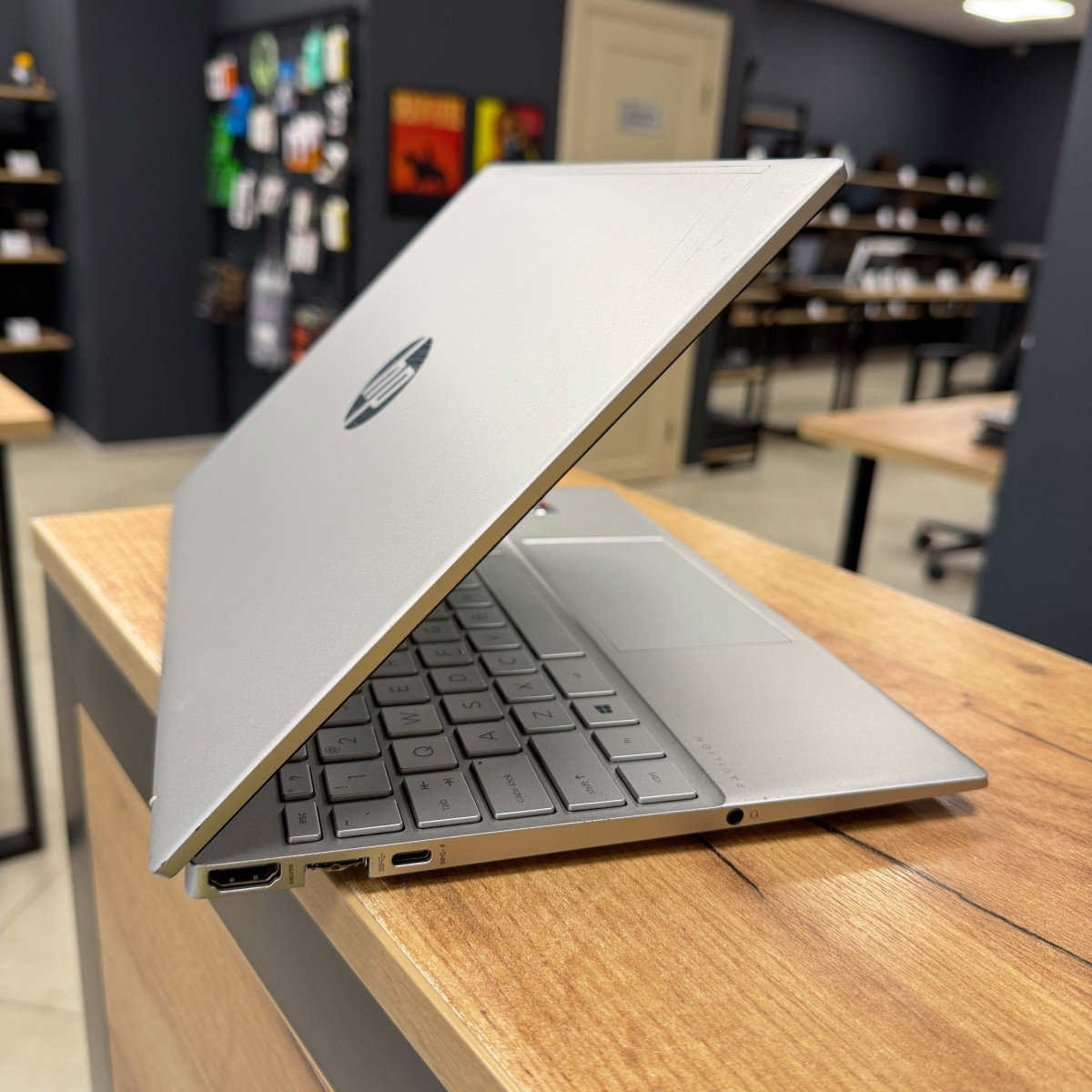 УЦІНКА! Ультрабук HP Pavilion 13z-be000/ 13.3" FullHD, IPS/  AMD Ryzen 5 5600U (6 ядер/ 12 потоків)/ AMD Radeon RX Vega 7/ 8 GB/ 256 GB NVME (Б\В)