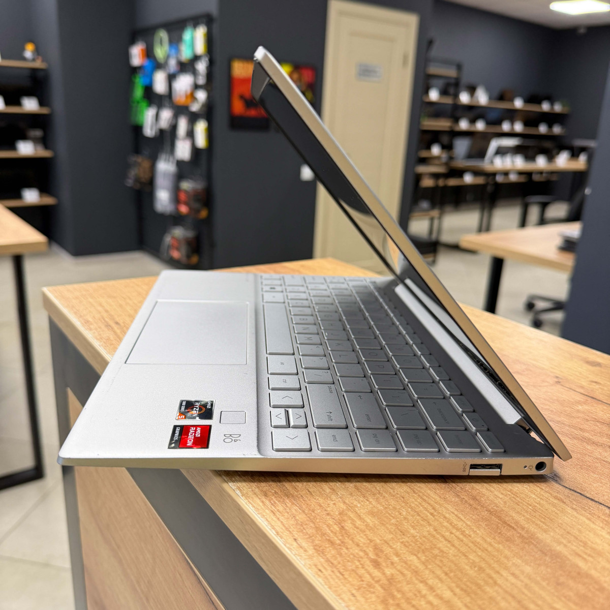 УЦІНКА! Ультрабук HP Pavilion 13z-be000/ 13.3" FullHD, IPS/  AMD Ryzen 5 5600U (6 ядер/ 12 потоків)/ AMD Radeon RX Vega 7/ 8 GB/ 256 GB NVME (Б\В)
