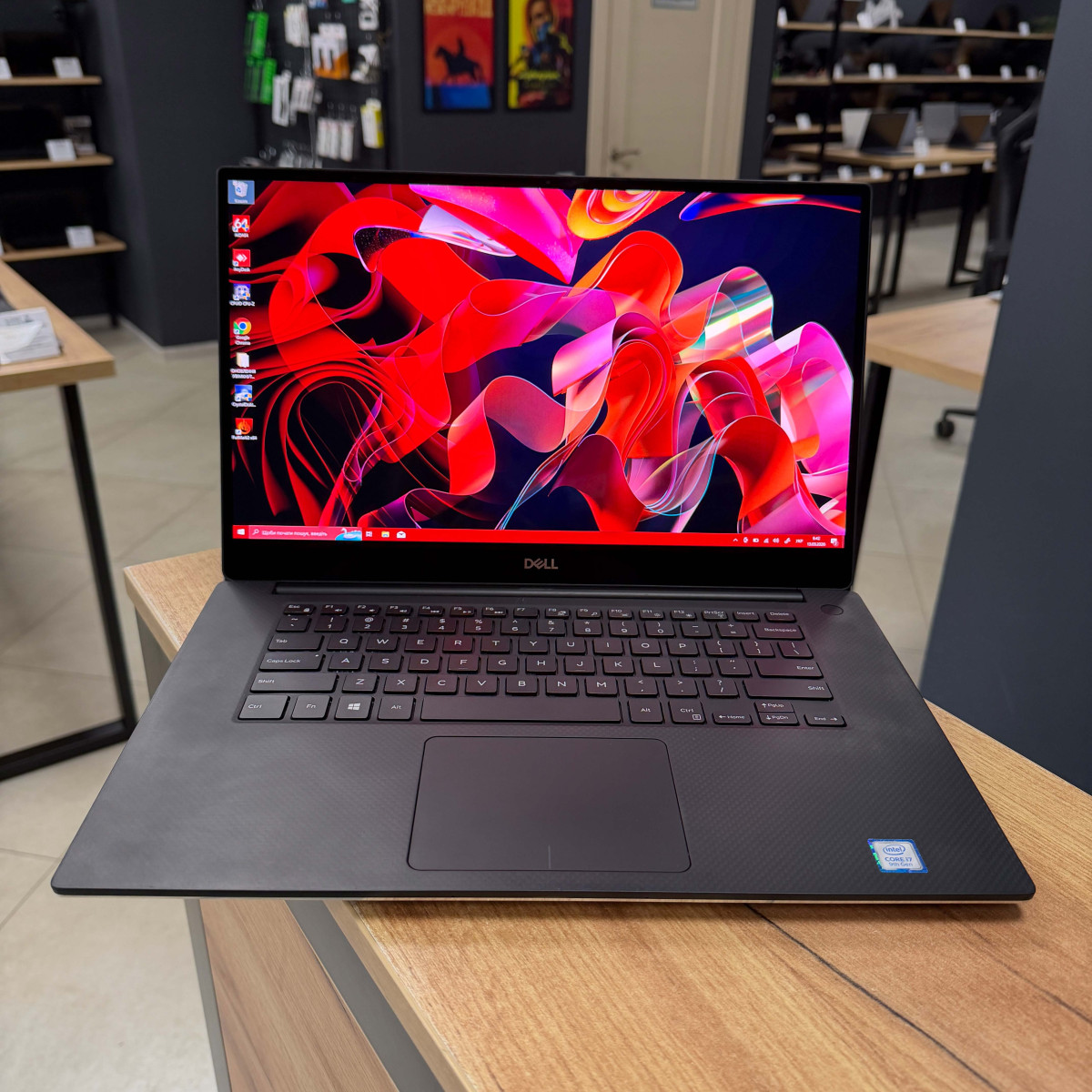 Ігровий ноутбук Dell XPS 15 7590/ 15.6" 4K (3840x2160), IPS сенсорний/ Intel Core i7 9750H (6 ядер/ 12 потоків)/ NVIDIA GeForce GTX 1650 (на 4 GB)/ 16 GB/ 256 GB NVME (Б/В)