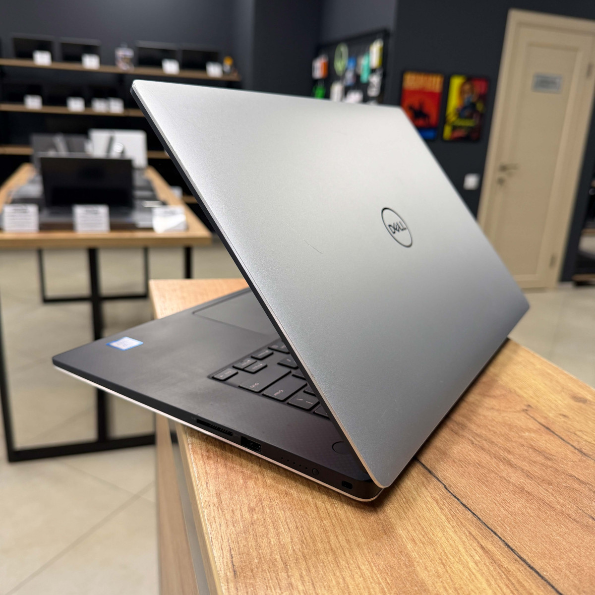 Ігровий ноутбук Dell XPS 15 7590/ 15.6" 4K (3840x2160), IPS сенсорний/ Intel Core i7 9750H (6 ядер/ 12 потоків)/ NVIDIA GeForce GTX 1650 (на 4 GB)/ 16 GB/ 256 GB NVME (Б/В)