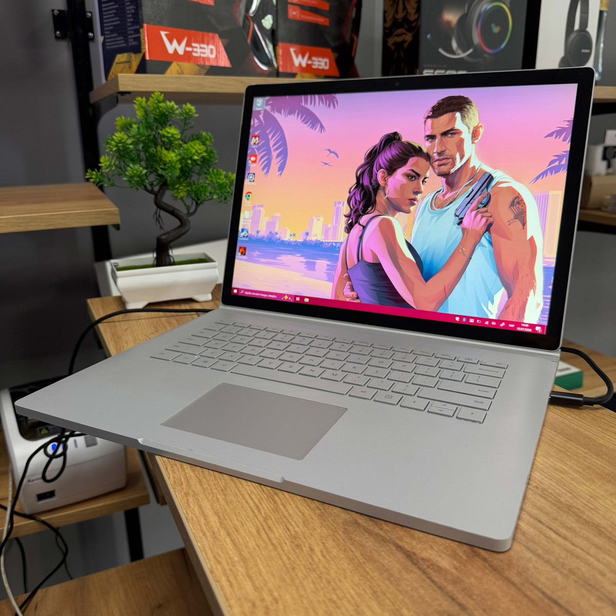Ігровий ноутбук - трансформер 2в1 Microsoft Surface Book 2 1793/ 15" 3K (3240x2160), IPS сенсорний/ Intel Core i7 8650U/ NVIDIA GeForce GTX 1060 (на 6 GB)/ 16 GB/ 1 TB SSD NVME (Б\В)