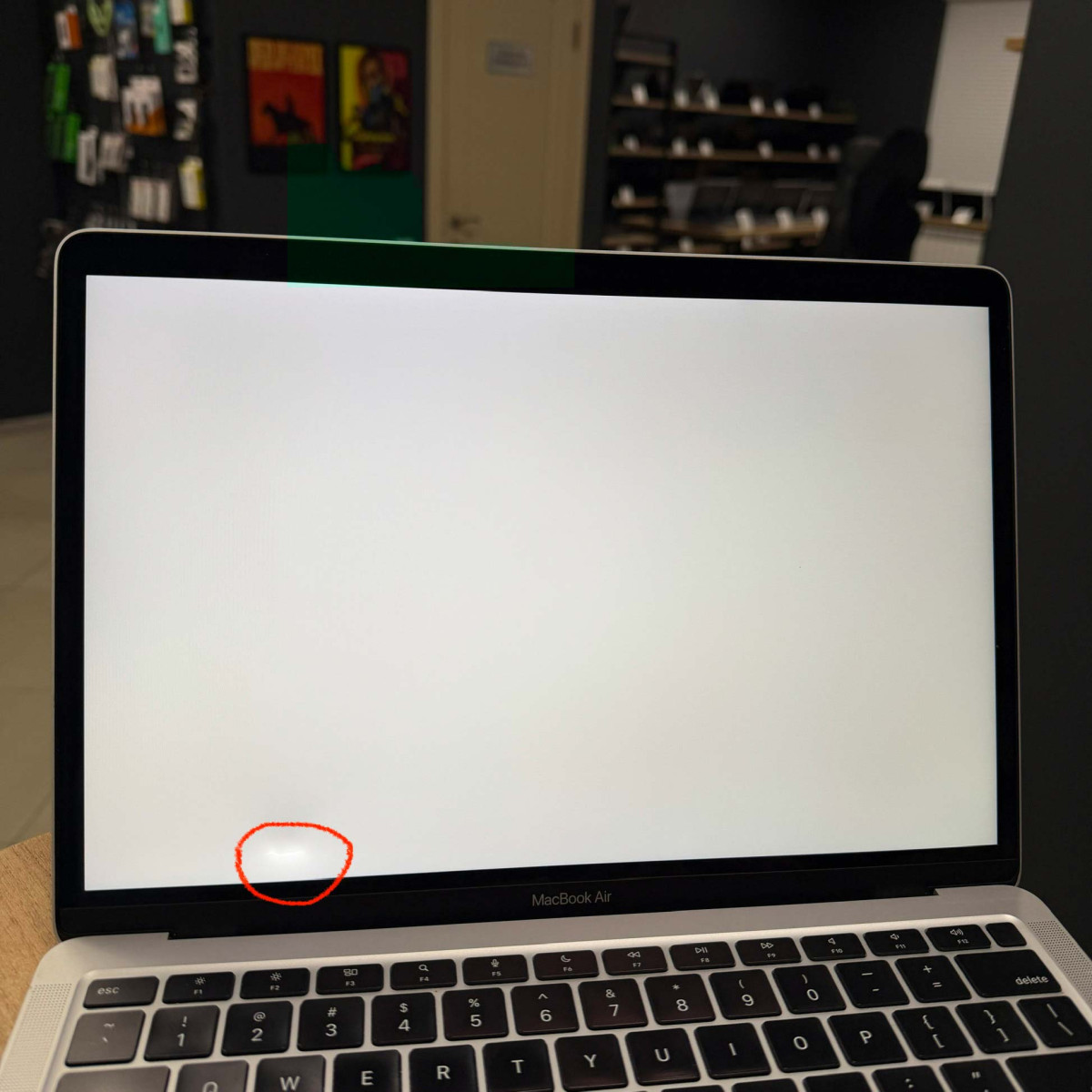УЦІНКА! Ноутбук Apple A2337 MacBook Air (2020)/ 13.3" (2560×1600) Retina IPS/ Apple M1/ 16 GB/ 512 GB SSD (Б\В)