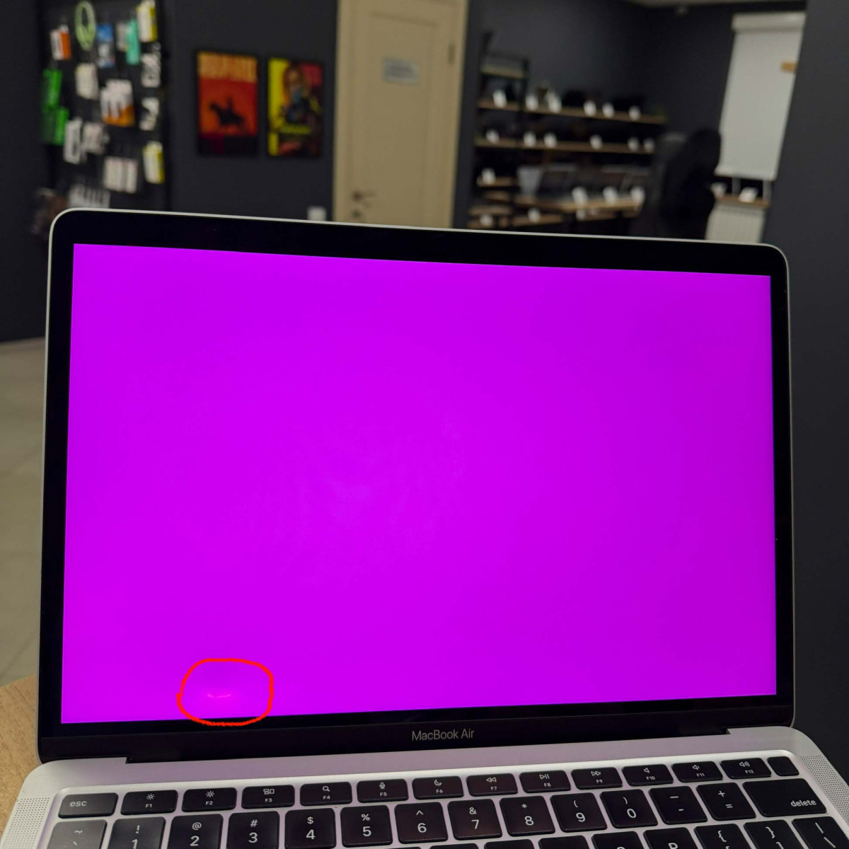 УЦІНКА! Ноутбук Apple A2337 MacBook Air (2020)/ 13.3" (2560×1600) Retina IPS/ Apple M1/ 16 GB/ 512 GB SSD (Б\В)