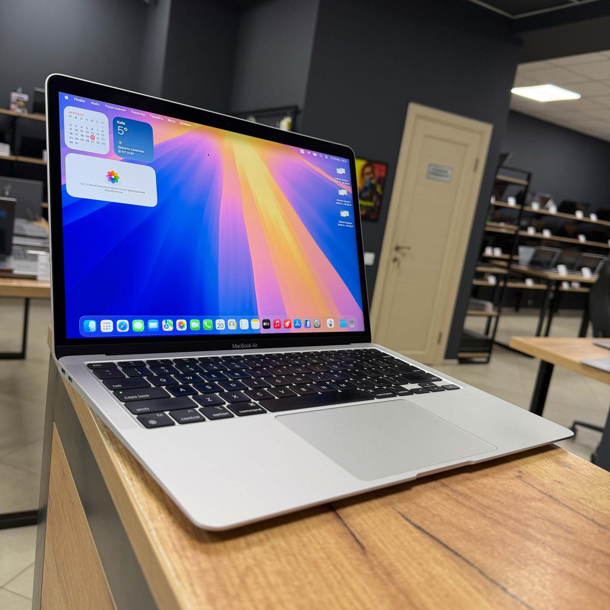 УЦІНКА! Ноутбук Apple A2337 MacBook Air (2020)/ 13.3" (2560×1600) Retina IPS/ Apple M1/ 16 GB/ 512 GB SSD (Б\В)