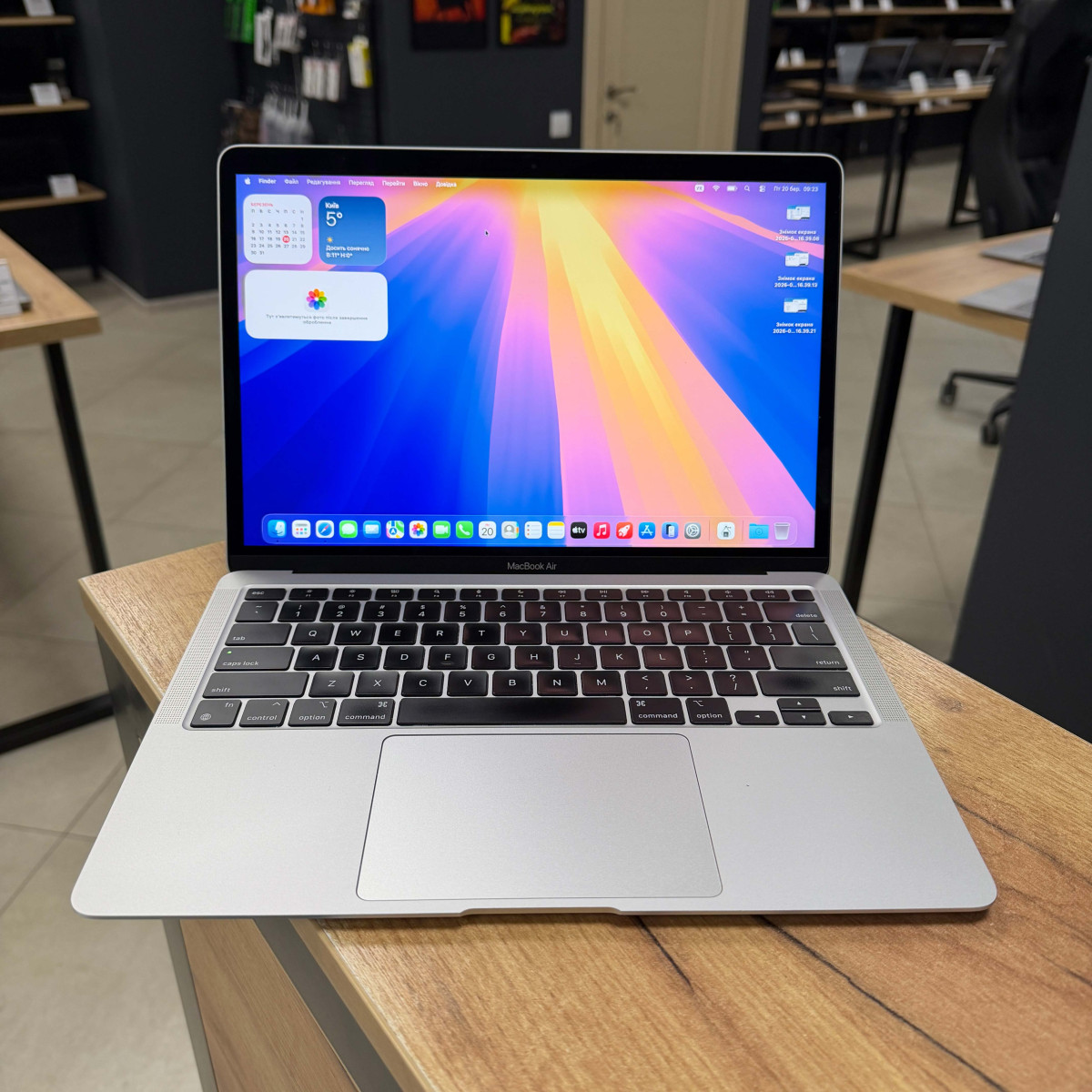 УЦІНКА! Ноутбук Apple A2337 MacBook Air (2020)/ 13.3" (2560×1600) Retina IPS/ Apple M1/ 16 GB/ 512 GB SSD (Б\В)