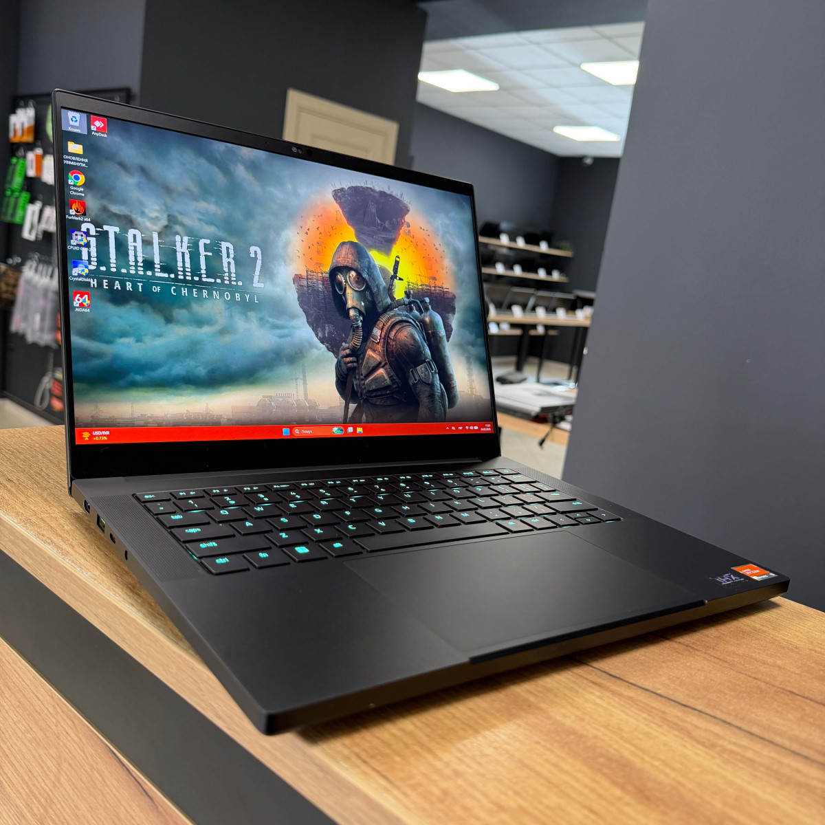 Ігровий ноутбук Razer Blade 14 (RZ09-0482)/ 14" 2К (2560 х 1600), IPS 240 Гц 16:10/ AMD Ryzen 9 7940HS (8 ядер/ 16 потоків)/ NVIDIA GeForce RTX 4070 (на 8 GB)/ 16 GB DDR5/ 512 GB NVME (Б/В) 