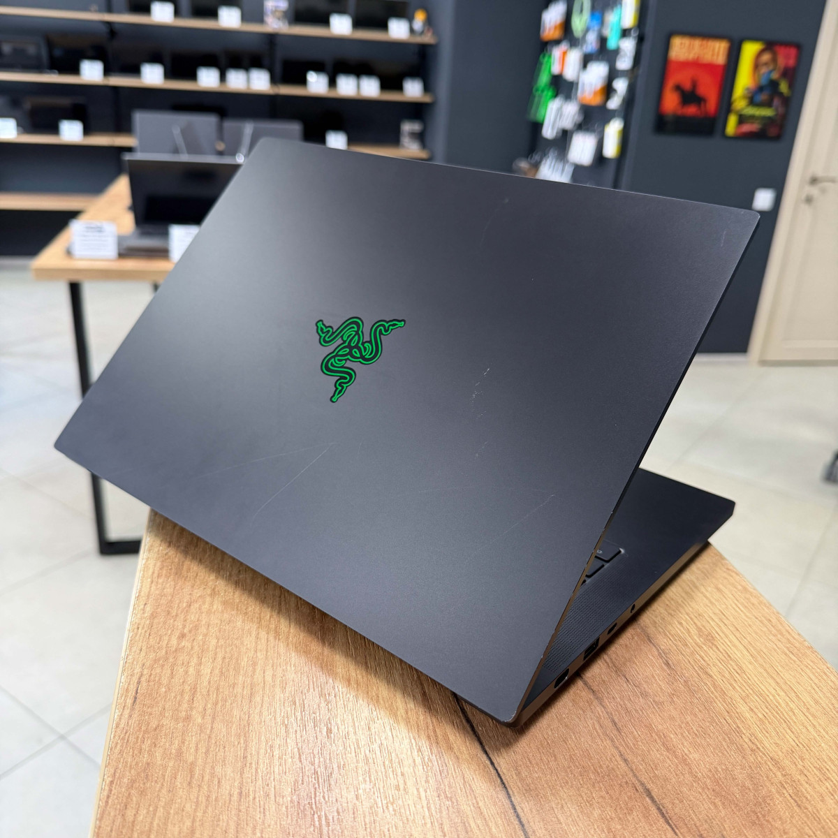 Ігровий ноутбук Razer Blade 14 (RZ09-0482)/ 14" 2К (2560 х 1600), IPS 240 Гц 16:10/ AMD Ryzen 9 7940HS (8 ядер/ 16 потоків)/ NVIDIA GeForce RTX 4070 (на 8 GB)/ 16 GB DDR5/ 512 GB NVME (Б/В) 