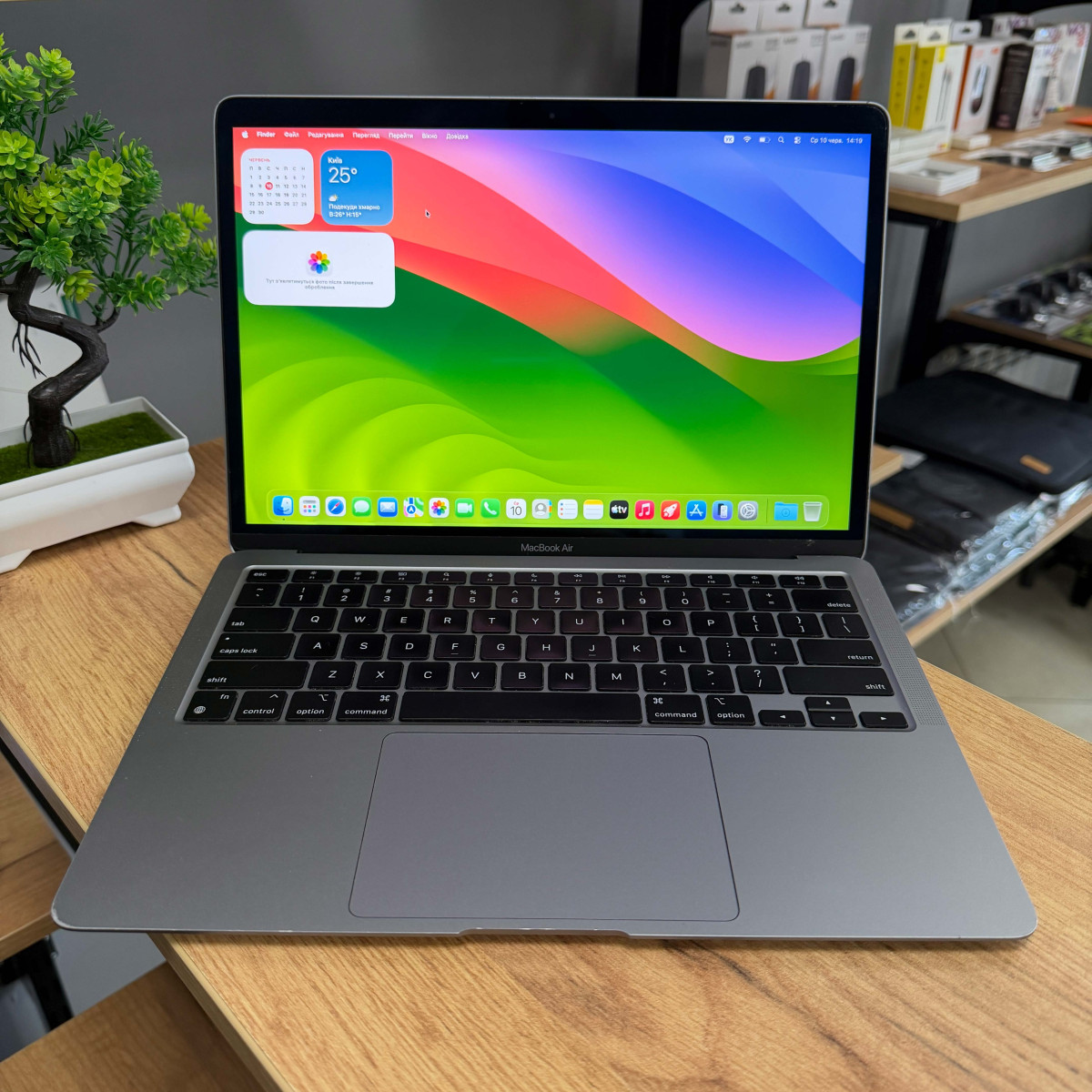 УЦІНКА! Ультрабук Apple A2337 MacBook Air (2020)/ 13.3" (2560×1600) Retina IPS/ Apple M1/ 8 GB/ 256 GB SSD (Б\В)