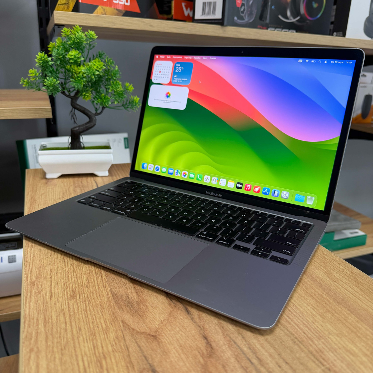 УЦІНКА! Ультрабук Apple A2337 MacBook Air (2020)/ 13.3" (2560×1600) Retina IPS/ Apple M1/ 8 GB/ 256 GB SSD (Б\В)