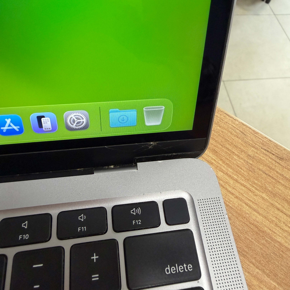 УЦІНКА! Ультрабук Apple A2337 MacBook Air (2020)/ 13.3" (2560×1600) Retina IPS/ Apple M1/ 8 GB/ 256 GB SSD (Б\В)