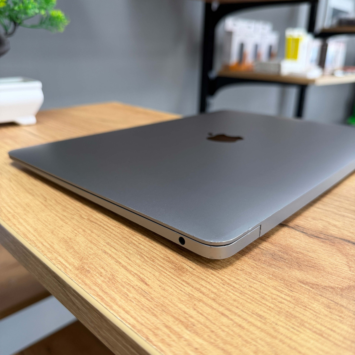 УЦІНКА! Ультрабук Apple A2337 MacBook Air (2020)/ 13.3" (2560×1600) Retina IPS/ Apple M1/ 8 GB/ 256 GB SSD (Б\В)