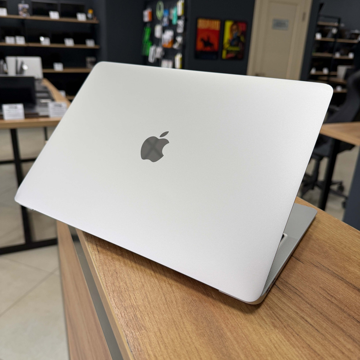 Ноутбук Apple A2179 MacBook Air (2020)/ 13.3" (2560x1600) Retina, IPS/ Intel Core i5 1030NG7 (4 ядра/ 8 поткоків)/ Intel Iris Plus/ 8 GB/ 512 GB SSD (Б\В)