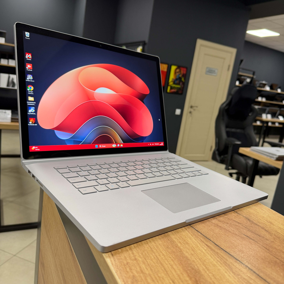 Ігровий ноутбук-трансформер Microsoft Surface 3 1899/ 15" 3K (3240x2160), IPS сенсорний/ Intel Core i7 1065G7 (1.30 - 3.9 ГГц)/ NVIDIA GeForce GTX 1660 Ti (на 6 GB) Max-Q/ 16 GB/ 256 GB NVME (Б/В)