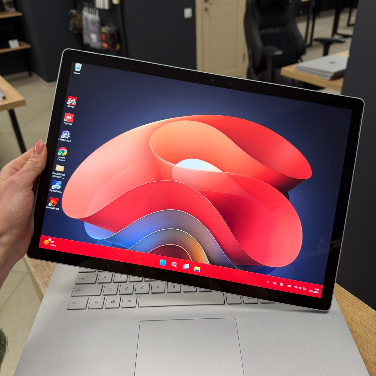 Ігровий ноутбук-трансформер Microsoft Surface 3 1899/ 15" 3K (3240x2160), IPS сенсорний/ Intel Core i7 1065G7 (1.30 - 3.9 ГГц)/ NVIDIA GeForce GTX 1660 Ti (на 6 GB) Max-Q/ 16 GB/ 256 GB NVME (Б/В)