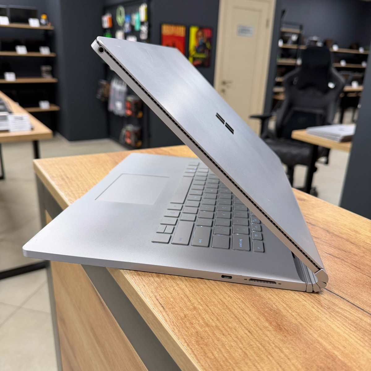 Ігровий ноутбук-трансформер Microsoft Surface 3 1899/ 15" 3K (3240x2160), IPS сенсорний/ Intel Core i7 1065G7 (1.30 - 3.9 ГГц)/ NVIDIA GeForce GTX 1660 Ti (на 6 GB) Max-Q/ 16 GB/ 256 GB NVME (Б/В)