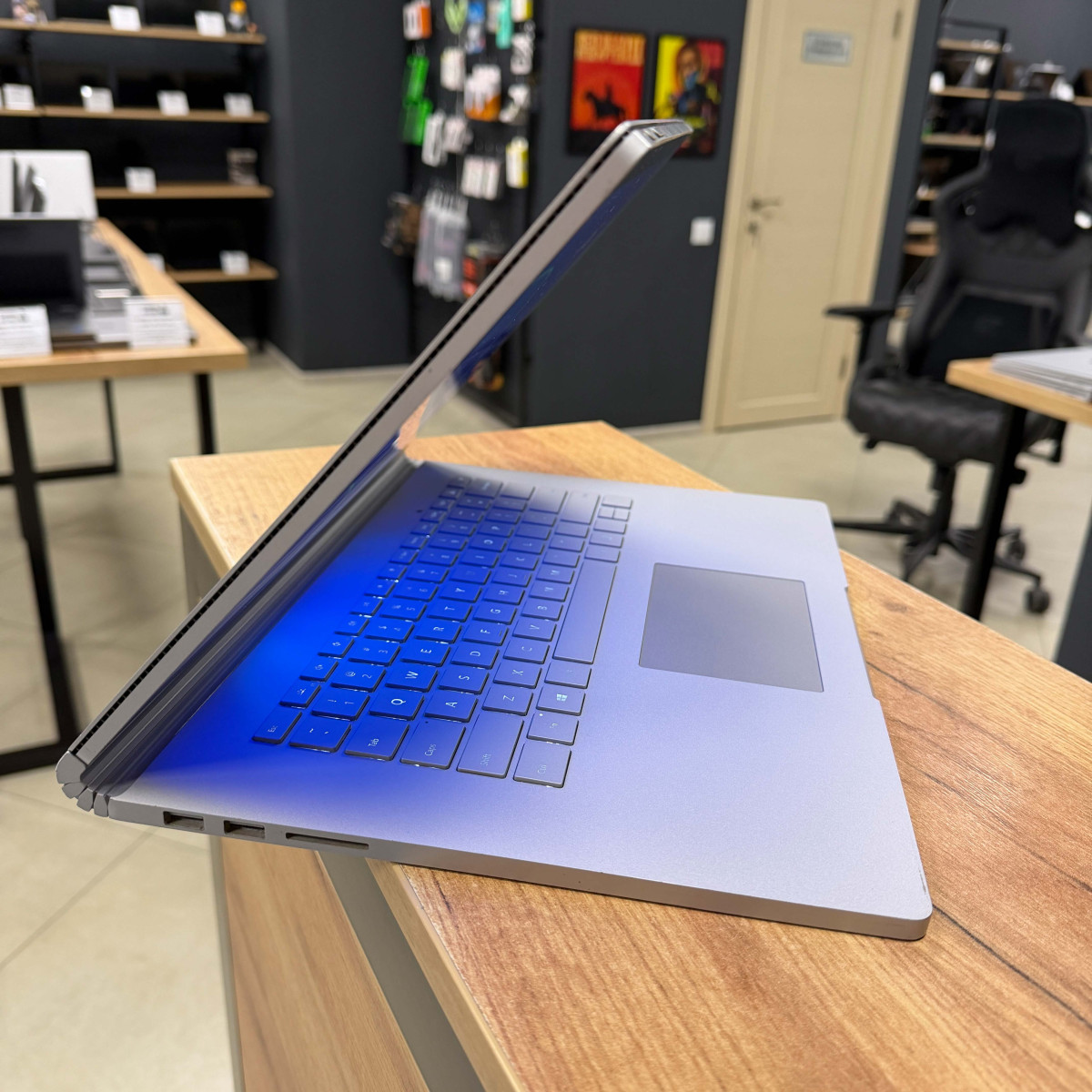 Ігровий ноутбук-трансформер Microsoft Surface 3 1899/ 15" 3K (3240x2160), IPS сенсорний/ Intel Core i7 1065G7 (1.30 - 3.9 ГГц)/ NVIDIA GeForce GTX 1660 Ti (на 6 GB) Max-Q/ 16 GB/ 256 GB NVME (Б/В)