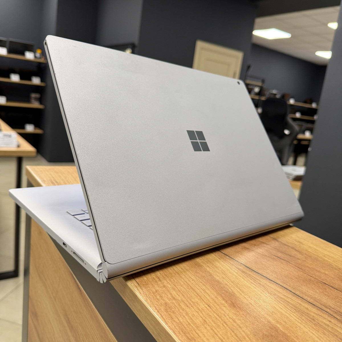 Ігровий ноутбук-трансформер Microsoft Surface 3 1899/ 15" 3K (3240x2160), IPS сенсорний/ Intel Core i7 1065G7 (1.30 - 3.9 ГГц)/ NVIDIA GeForce GTX 1660 Ti (на 6 GB) Max-Q/ 16 GB/ 256 GB NVME (Б/В)