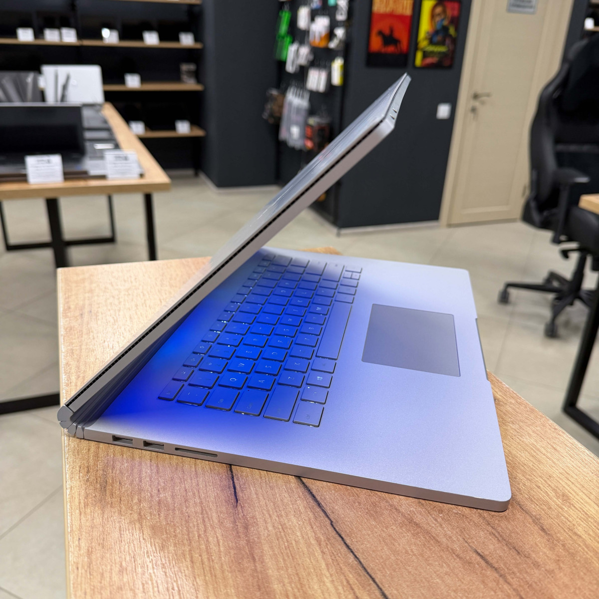 Ігровий ноутбук-трансформер Microsoft Surface 3 1899/ 15" 3K (3240x2160), IPS сенсорний/ Intel Core i7 1065G7 (1.30 - 3.9 ГГц)/ NVIDIA GeForce GTX 1660 Ti (на 6 GB) Max-Q/ 16 GB/ 256 GB NVME (Б/В)