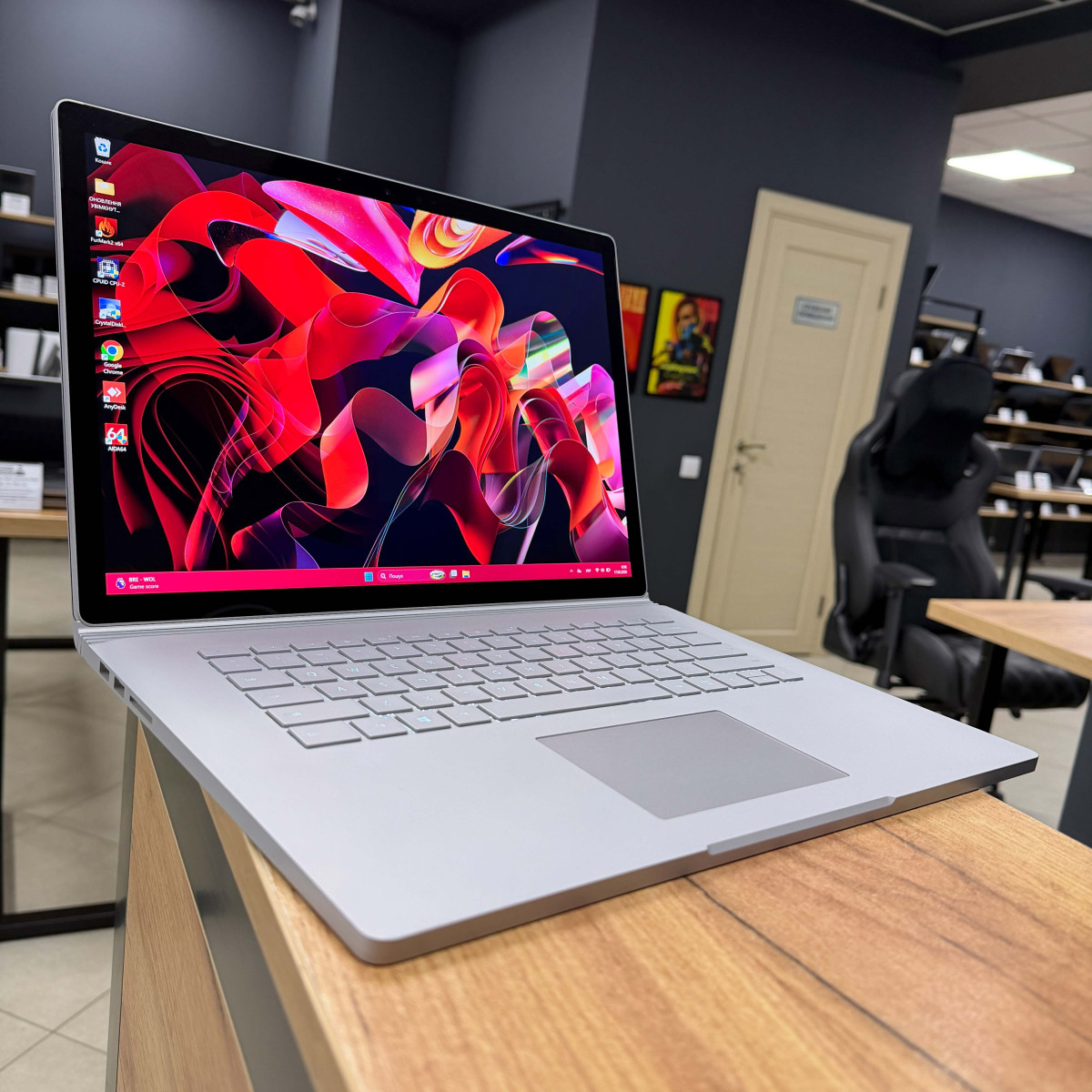 Ігровий ноутбук-трансформер Microsoft Surface 3 1899/ 15" 3K (3240x2160), IPS сенсорний/ Intel Core i7 1065G7 (1.30 - 3.9 ГГц)/ NVIDIA GeForce GTX 1660 Ti (на 6 GB) Max-Q/ 16 GB/ 256 GB NVME (Б/В)