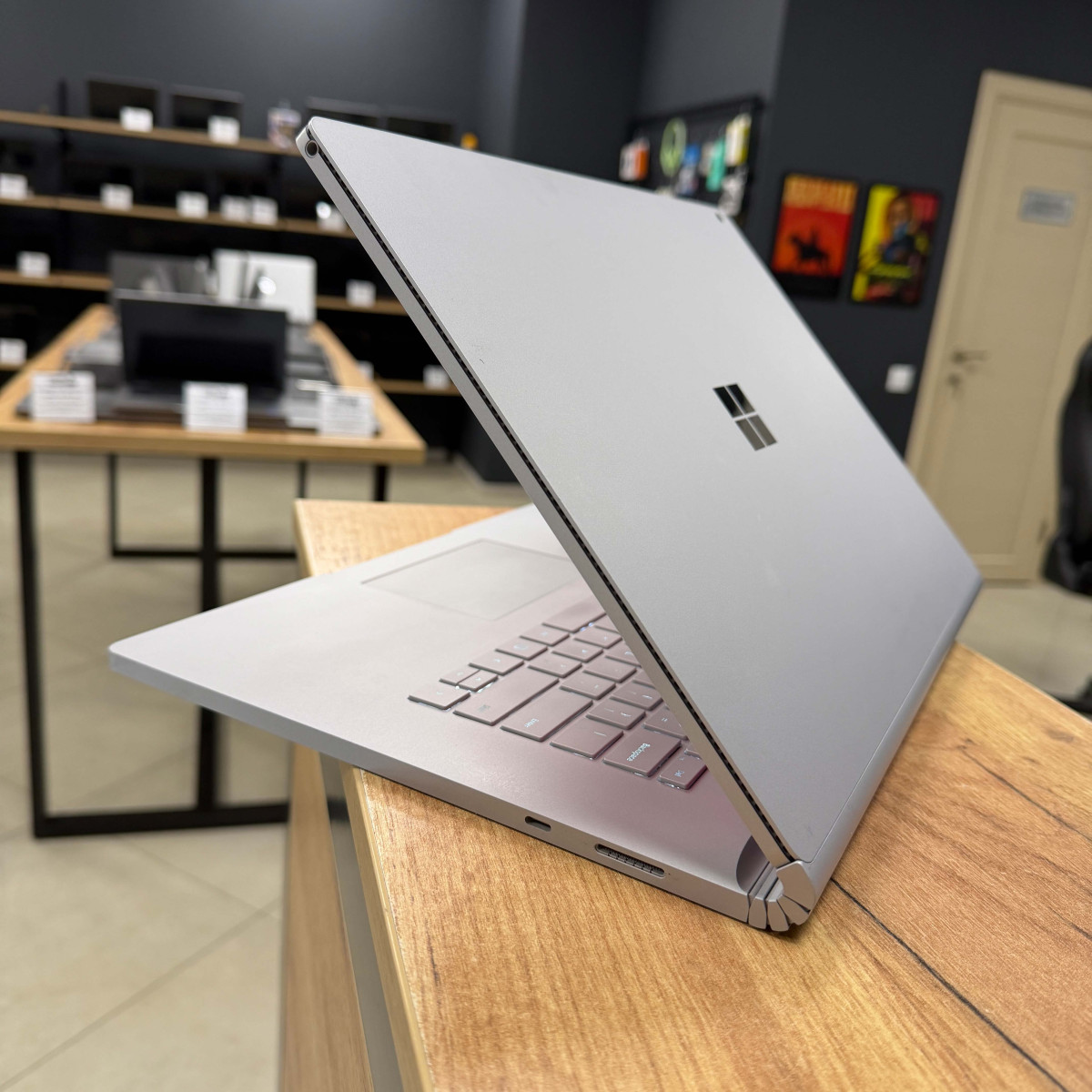 Ігровий ноутбук-трансформер Microsoft Surface 3 1899/ 15" 3K (3240x2160), IPS сенсорний/ Intel Core i7 1065G7 (1.30 - 3.9 ГГц)/ NVIDIA GeForce GTX 1660 Ti (на 6 GB) Max-Q/ 16 GB/ 256 GB NVME (Б/В)