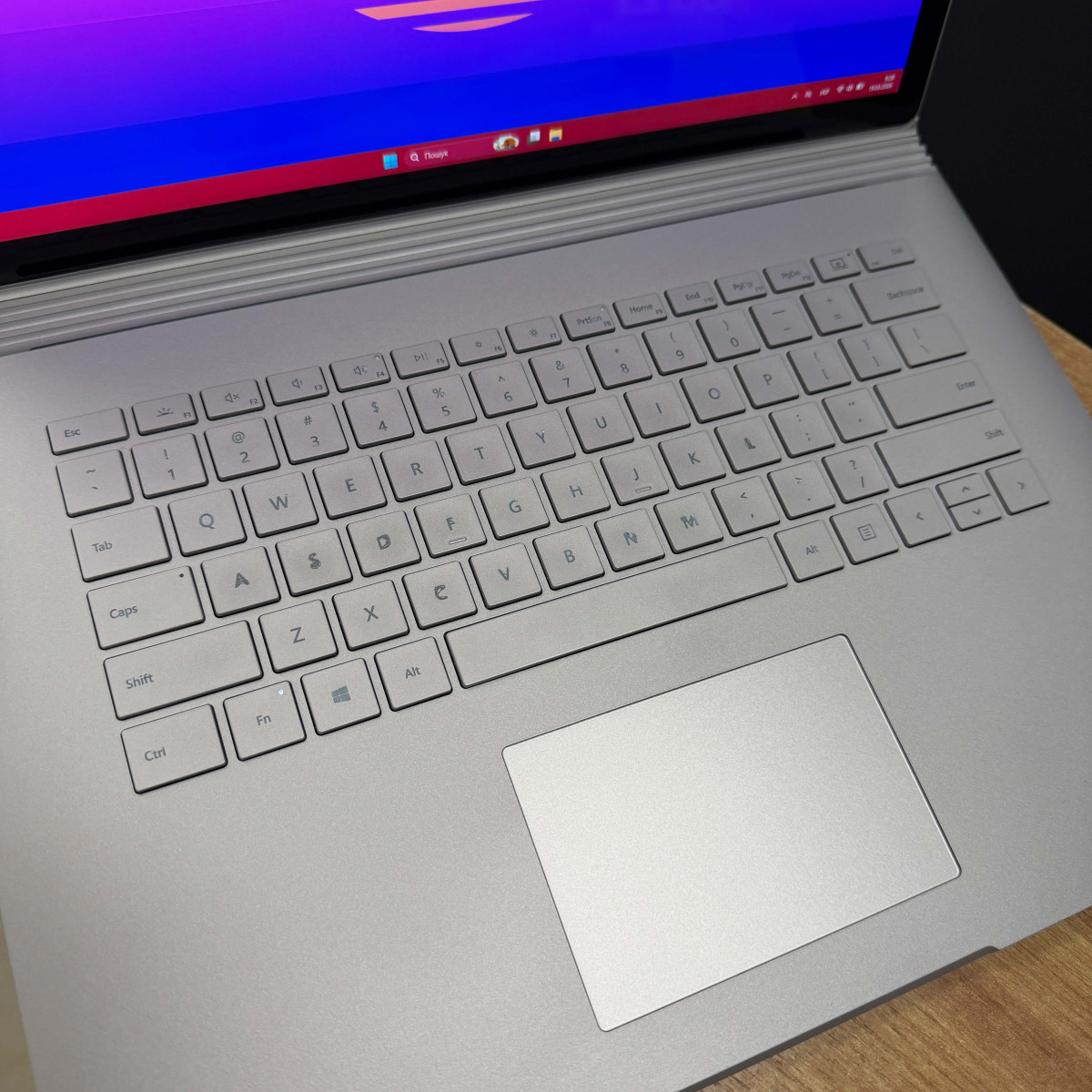 Ігровий ноутбук-трансформер Microsoft Surface 3 1899/ 15" 3K (3240x2160), IPS сенсорний/ Intel Core i7 1065G7 (1.30 - 3.9 ГГц)/ NVIDIA GeForce GTX 1660 Ti (на 6 GB) Max-Q/ 16 GB/ 256 GB NVME (Б/В)