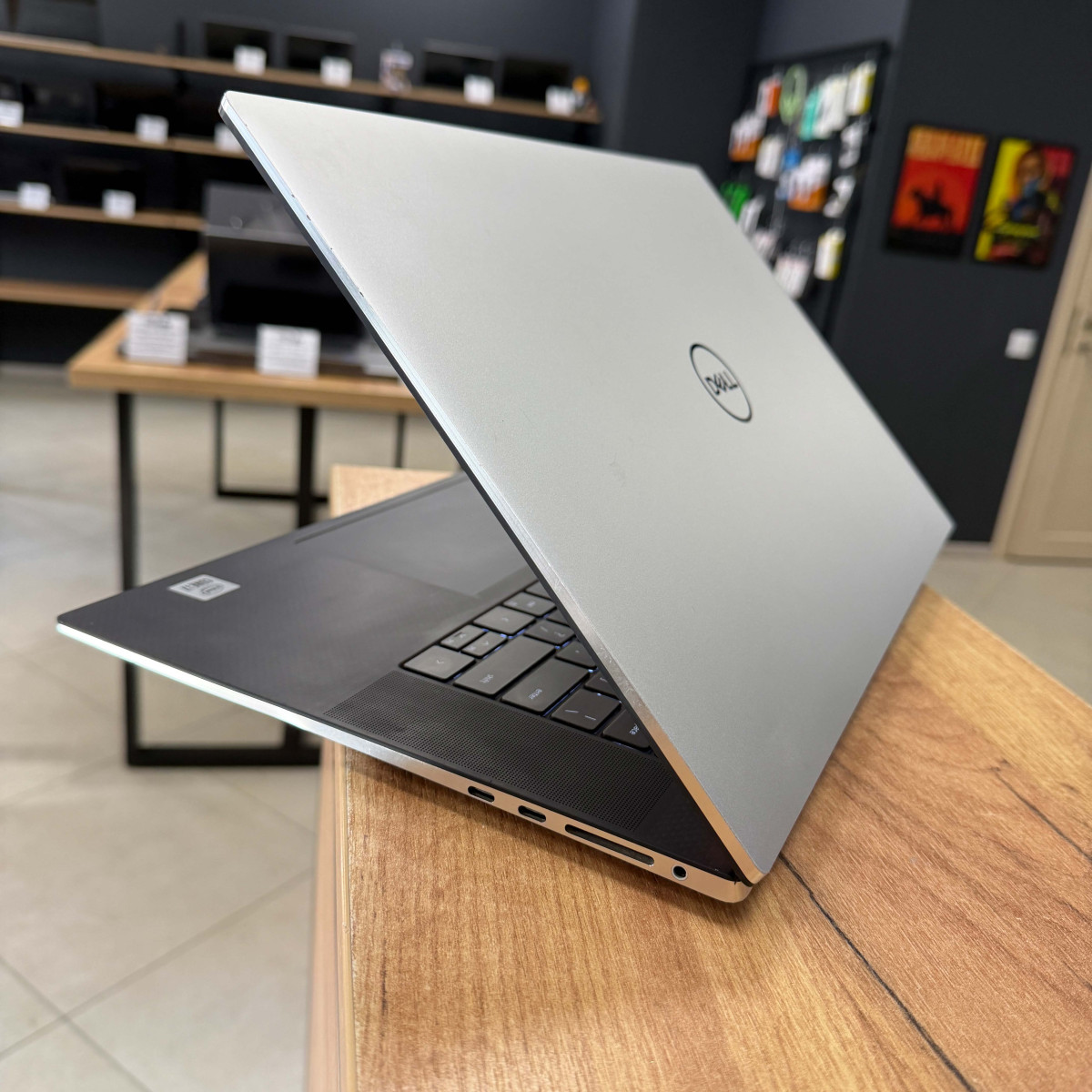 Ігровий ноутбук Dell XPS 17 9700/ 17.0" FullHD, IPS 16:10/  Intel Core i7 10750H (6 ядер/ 12 потоків)/ NVIDIA GeForce GTX 1650 Ti (на 4 GB)/ 16 GB/ 512 GB NVME (Б/В)