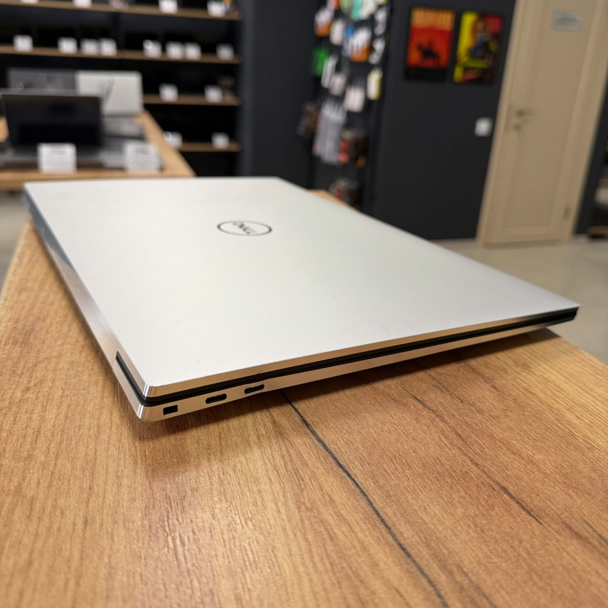Ігровий ноутбук Dell XPS 17 9700/ 17.0" FullHD, IPS 16:10/  Intel Core i7 10750H (6 ядер/ 12 потоків)/ NVIDIA GeForce GTX 1650 Ti (на 4 GB)/ 16 GB/ 512 GB NVME (Б/В)