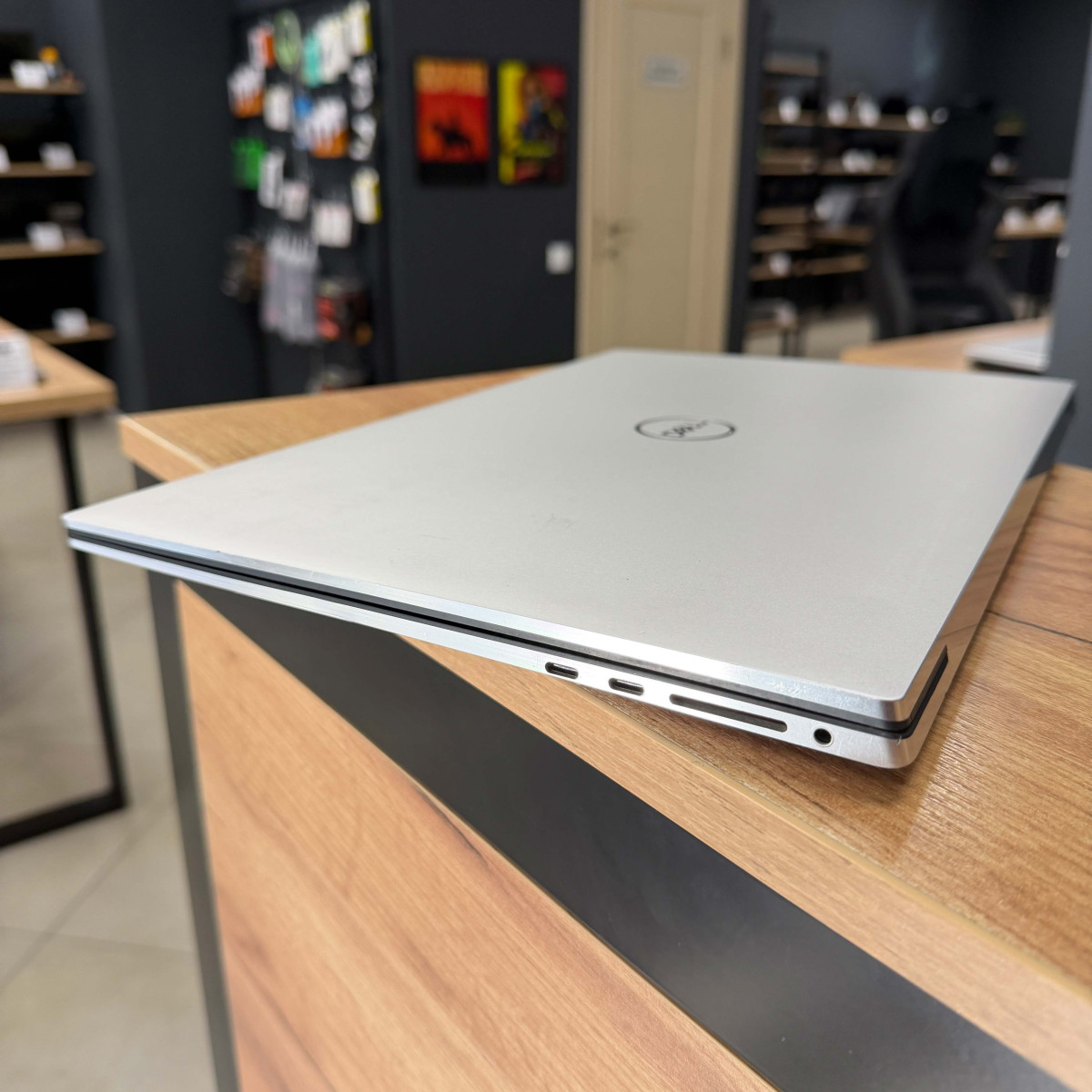 Ігровий ноутбук Dell XPS 17 9700/ 17.0" FullHD, IPS 16:10/  Intel Core i7 10750H (6 ядер/ 12 потоків)/ NVIDIA GeForce GTX 1650 Ti (на 4 GB)/ 16 GB/ 512 GB NVME (Б/В)