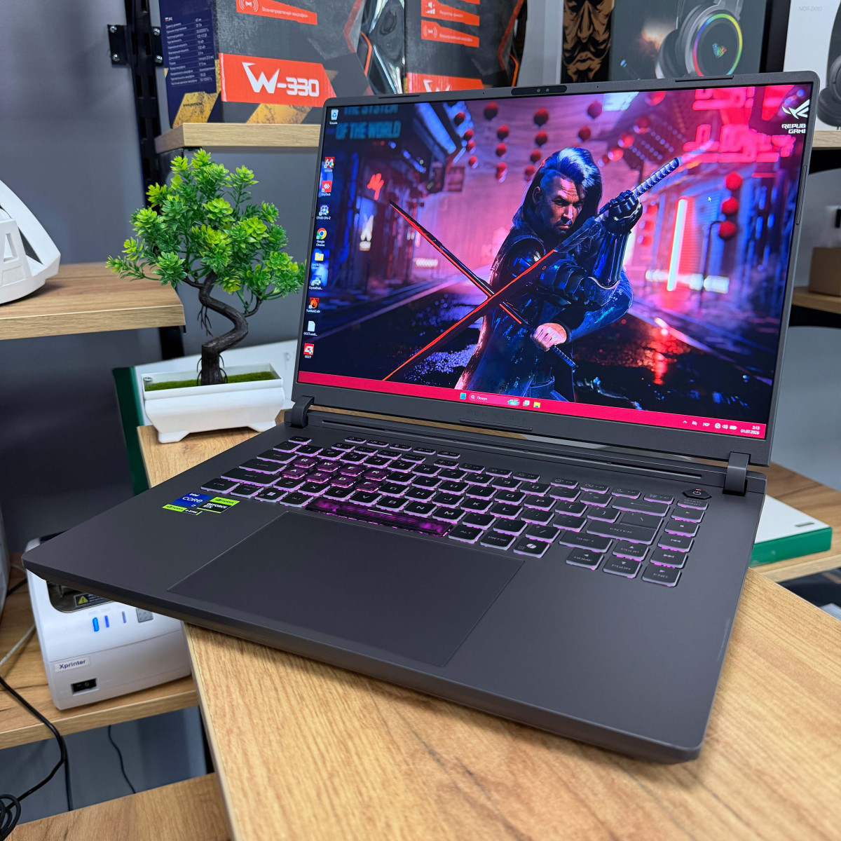 Ігровий ноутбук ASUS ROG Strix G16 G615JMR/ 16" FullHD, IPS 165 Гц 16:10/ Intel Core i7 14650HX (16 ядер/ 24 потоків, до 5.1 Ггц)/ NVIDIA GeForce RTX 5060 (на 8 GB)/ 16 GB DDR5/ 512 GB SSD NVME (Б/В)