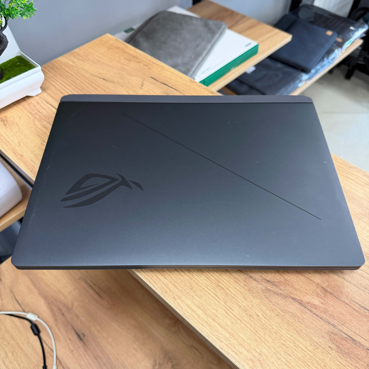 Ігровий ноутбук ASUS ROG Strix G16 G615JMR/ 16" FullHD, IPS 165 Гц 16:10/ Intel Core i7 14650HX (16 ядер/ 24 потоків, до 5.1 Ггц)/ NVIDIA GeForce RTX 5060 (на 8 GB)/ 16 GB DDR5/ 512 GB SSD NVME (Б/В)