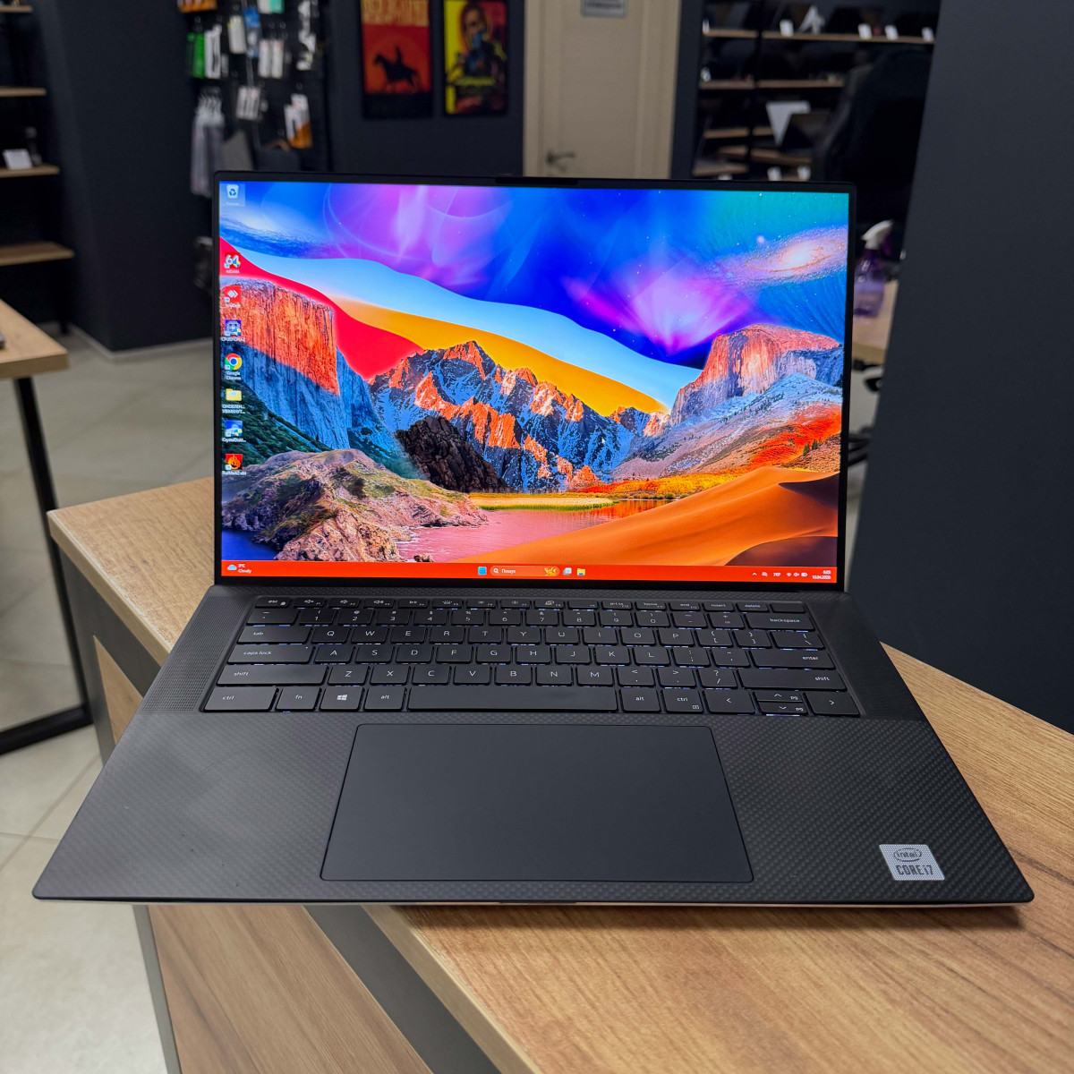Ігровий ноутбук Dell XPS 15 9500/ 15.6" FullHD, IPS 16:10/ Intel Core i7 10750H (6 ядер/ 12 потоків)/ NVIDIA GeForce GTX 1650 Ti (на 4 GB)/ 16 GB/ 256 GB NVME (Б/В)